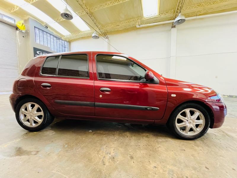 Imagen ilustrativa de Renault Clio 1.2 F2 Athentique Pk